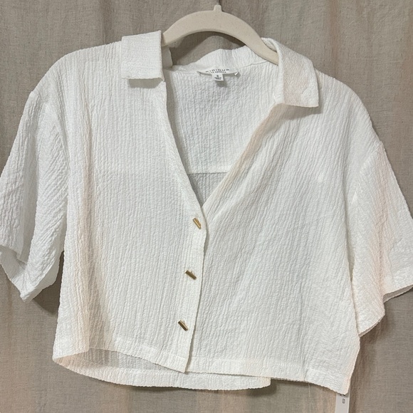 KIRIOUS LOS ANGELES Tops - Women’s White Cropped Button-Front Shirt with Relaxed Collar
